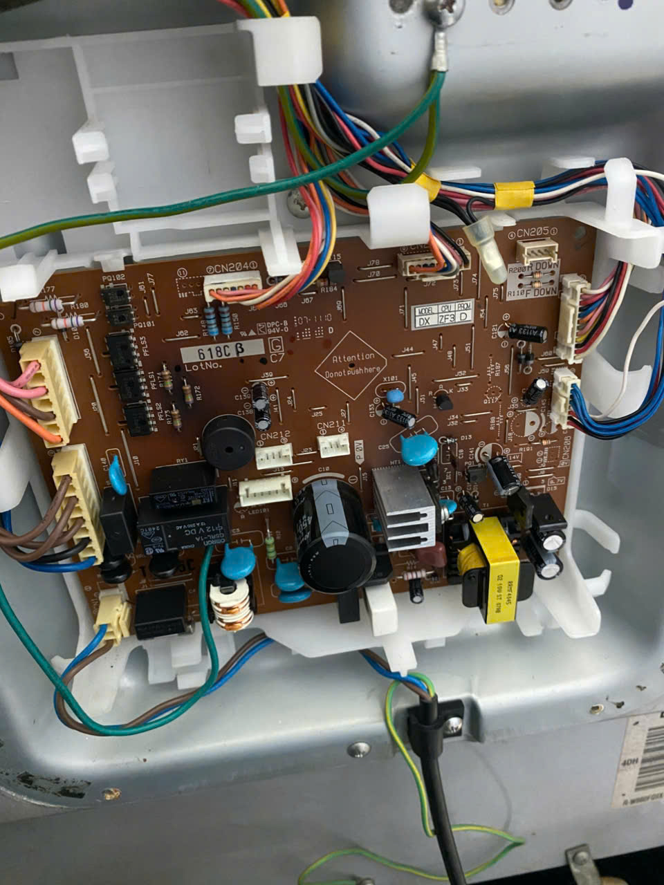 Giải Mã Lỗi Nháy Đèn 12 Lần Trên Tủ Lạnh Hitachi: Khắc Phục Nhanh Chóng Với Dịch Vụ Chuyên Nghiệp
